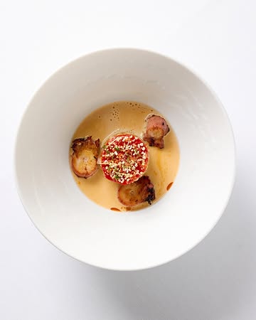 Octopus . puntpaprika . fregola

Ons restaurant is geopend van dinsdag tot zaterdag, voor lunch en diner. Er zijn nog last minute tafels vrij. Reserveer online of bel 016 22 47 75.

#est #gaultmillau #lunch #restaurant