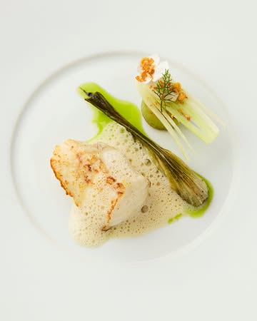 Spotlight on De Jonkman, winner of the Restaurant Philosophy Award at the Gault&Millau Culinary Innovators 2026. 👏

As co-founder and driving force behind NorthSeaChefs, chef Filip Claeys is one of Belgium’s pioneers in putting sustainability into practice.

His long-standing commitment to tackling overfishing and giving bycatch greater culinary and economic value lies at the heart of De Jonkman’s distinctive philosophy. 🌱

Read the full story on our website via the link in bio.

Powered by Sligro
Powered by Bossuyt

#GaultMillau
#CulinaryInnovators
#DeJonkman
