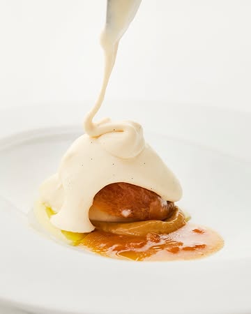 Abrikoos . Vanille . Rozemarijn . Bladerdeeg

Apricot . Vanilla . Rosemary . Puff pastry

 #filipclaeys #dejonkman #brugge #gastronomy #MICHELIN #gaultmillaubelgium