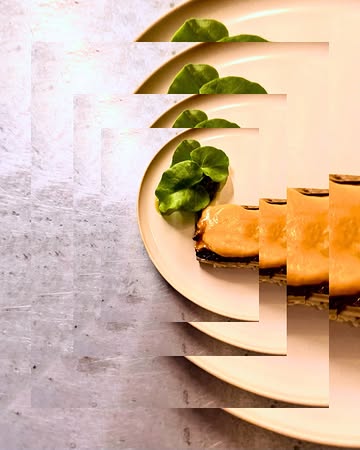 Le dernier plat salé du menu.

Aubergine fondante, une sauce mafé & son pondu d’épinards & herbes.

À venir découvrir du mardi au samedi.
Réservations - lien en bio

#mauvaischoix #restaurant #aubergines