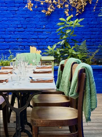 Parfois, lorsque le temps belge nous le permet, nous ouvrons la terrasse et le patio.

 Début de semaine solaire - profitons-en.

——

Réservations - lien en bio

#mauvaischoix #sun #outsideseating