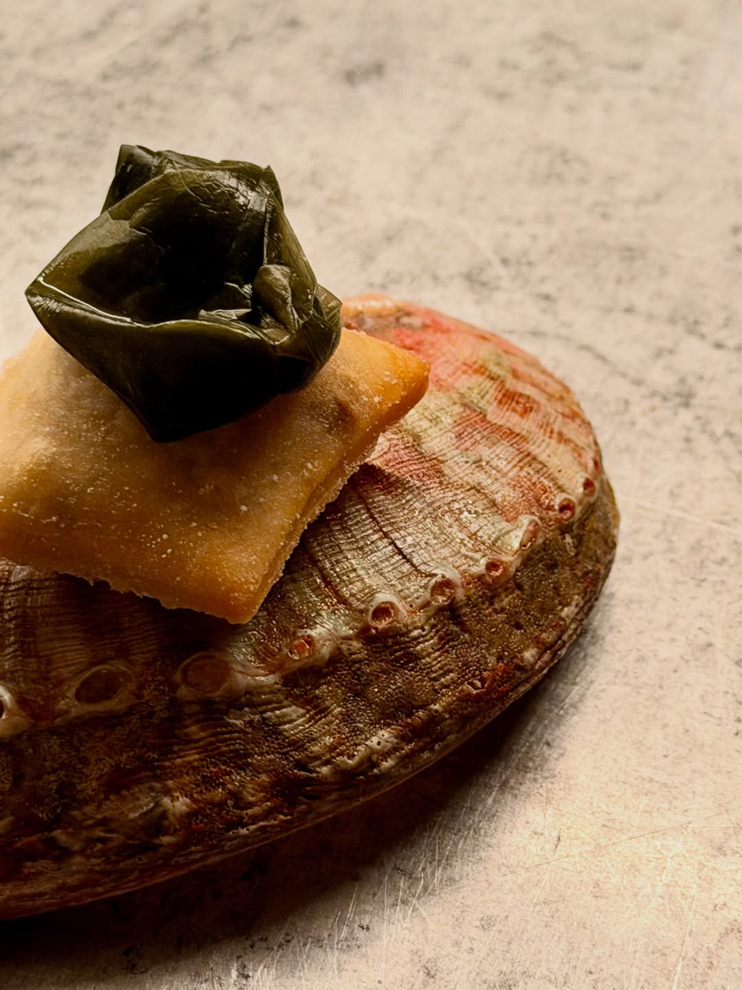 GNOCCO FRITTO

Petit coussinet fourré au tarama de champignons coiffé d’ail des ours fermenté.

——

Rappelle-toi

Réservations - lien en bio

#mauvaischoix #gnoccofritto #miam