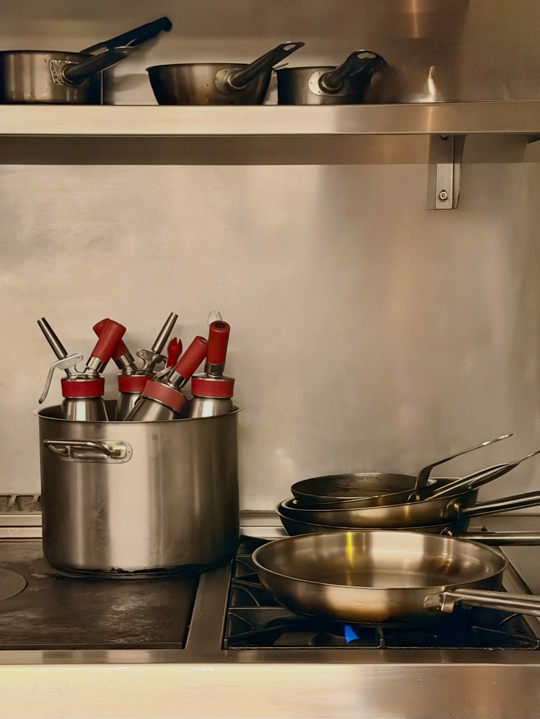 CHAUD

Le terrain de jeux de la cuisine.

——

Rappelle-toi

Réservations - liens en bio

#mauvaischoix #passchaud #cuisine
