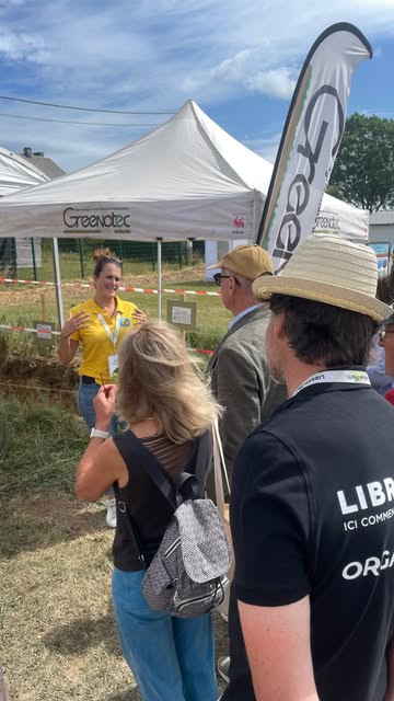 🌱 4 jours d’énergie, de rencontres et d’inspiration à la @Foire de Libramont !
Avec @permaprojectsasbl et nos membres et partenaires, le Village de l’Agroécologie a montré que les solutions existent déjà : sols vivants, biodiversité, pâturage tournant, compost, biostimulants, nutrition, arboriculture, ateliers interactifs… 🌾🪱🍎
Un immense merci à @Greenotec, @bioboerderij.humus, @LaBiofabrique, @naturalgrown.official , @obsherbe , @pomkovzw, @senseen_nutriscope , @goodplanetbelgium , @cultivae.scrl , @farming4climate, @pachalab, @livingsoilsworkshop, @La Fresque de l’Alimentation et à toutes les personnes venues échanger avec nous. 💚
Merci à @carrefourbelgium et à @magasinsdici de montrer que toute la chaîne s’engage.
Ce qui nous a le plus marqué ? Voir partout à Libramont des initiatives inspirantes : au Village de l’Agroécologie, avec Tomorrow Food, au Village du Bio et bien ailleurs.
🤝 Et si la prochaine étape était de rassembler encore davantage nos forces ?
Ensemble, nous pouvons accélérer la transition agroécologique et construire des filières plus résilientes pour les agriculteurs, les citoyens et notre planète.
Merci à toutes celles et ceux qui ont fait vivre cette belle édition. À très vite ! 🌱
#HouseOfAgroecology #Agroecologie #OneHealth #Libramont #FoireDeLibramont TransitionAgricole