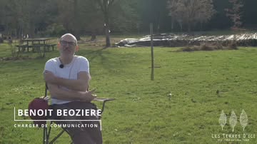 Benoît, 50 ans, vient de Bruxelles et est aujourd’hui en reconversion à l'institut de maraîchage à La Hulpe. 🌱

Ce qui l’anime particulièrement dans cette nouvelle orientation, c’est la pédagogie et la transmission. Le maraîchage représente pour lui un terrain concret pour apprendre, expérimenter, partager des savoirs et créer du lien.
À travers sa formation en entrepreneuriat maraîcher bio-intensif, Benoît explore une nouvelle manière de mettre ses compétences et son goût de la transmission au service d’un projet en lien avec le vivant.

🎬 Découvrez son témoignage ⤵️

👉 Vous envisagez vous aussi une reconversion ou un projet de microferme ? RDV lors de nos séances d'information en ligne les 7 octobre, 4 novembre et 9 décembre. Plus d’info sur notre site web : https://permaprojects.be/evenement/1653/