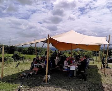 Cet été, grâce au soutien financier @crelan_banque, la ferme s’est dotée d’une nouvelle tente berbère. Nous pouvons ainsi encore mieux vous accueillir lors des événements, activités ou chantiers participatifs. MERCI à elle pour ce coup de pouce !