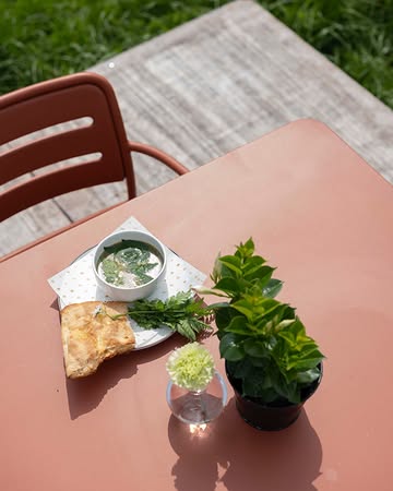 Elke maaltijd begint hier met een soep van eigen bodem. 🌿
Dagvers, van onze eigen groenten. Ook te koop in onze winkel.

📍 Verschil Farm To Table

#versesoep #boerderijwinkel #lokaalislekker #dagvers #VerschilFarmToTable #GaultMillau #GaultMillauBelgium #FarmToTable #verschilnaturelle #foodie #freshproduce #localfoodlover #sustainablefood #farmersofbelgium #seasonaleats #michelinguide