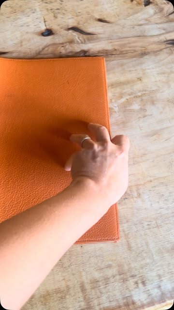 🍷 Met dezelfde passie als waarmee we koken, selecteren we onze wijnen.
Van onze keuken tot onze wijnkelder: alles begint met liefde voor het product, respect voor de makers en oog voor karakter.

Meer dan 300 wijnreferenties, zorgvuldig geselecteerd om elk gerecht te begeleiden, elk moment te versterken en jullie telkens opnieuw iets bijzonders te laten ontdekken.

Van verrassende ontdekkingen tot tijdloze klassiekers.
Onze wijnkaart is een weerspiegeling van onze passie.

🌿 Farm to table.
🍇 From vine to table.

#guidemichelin #farmtotable #lokaal #wine