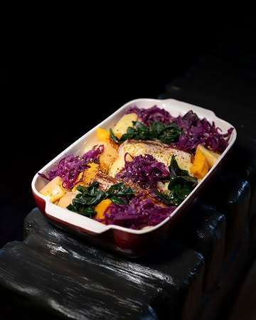 TAKE AWAY - Breng uw ovenschotel bij ons binnen en wij vullen deze voor u met take away - op aanvraag!

 #verschil #farmtotable #gaultmillau #guidemichelin #permacultuur
