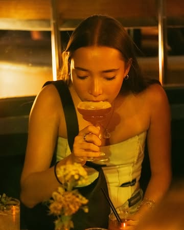 Join us today for a late summer sip on our covered terrace. Savour the season’s sweetest flavours, poured with love into every glass.
100% liquid love 🩷.

We will be taking a short break next week so hope to see you tonight.

#visitghent #summerinaglass #framtoglass #cocktailsgent