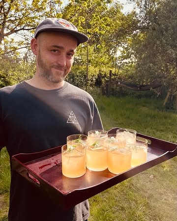 We’re taking it outside this week! 🌿☀️
Jigger’s will be closed until 11/9.

We’re taking some sweet September sun without standing still. ☀️ We’ll be harvesting lots of fruit and herbs from our farm to transform into the finest drinks for you in the coming weeks, while also working on a brand-new menu packed with wild ideas and crazy flavours. 🍃🍸

So… time to harvest!
@new_ventures___by_jiggers

#visitghent #summerinaglass #framtoglass #cocktailsgent
