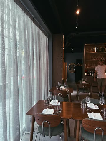 We are open!

Eerste avonden zijn volledig volzet, nog tafeltjes vrij voor komende weken. Snel zijn is de boodschap.

Reserveren via de website - link in bio

Groetjes Jef & Yacko