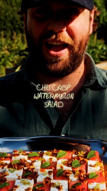 Eentje voor de laatste zonnige dagen!

Chili Crisp watermelon salad 🍉

Receptje binnenkort op de blog!

Enjoyyyyyyyyyyyy

✌