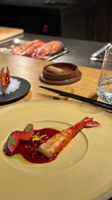 For my pre-birthday celebration, we took a seat at @rizoomgent ‘s chef’s table, where chef @yveskerckhoffs and his team create pure, seemingly simple dishes in which intense sauces and jus take centre stage.

Expect European dry-aged fish, poultry and meat alongside seasonal shellfish, crustaceans and vegetables - all prepared with Japanese techniques and a beautiful sense of simplicity.

💙Rizoom = Pure flavours. Bold sauces. No unnecessary fuss.

#rizoomgent #ghent #visitgent #finedining #visitflanders