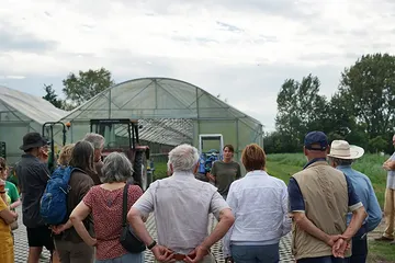 𝐑𝐨𝐧𝐝𝐥𝐞𝐢𝐝𝐢𝐧𝐠 𝐨𝐩 𝐝𝐞 𝐛𝐨𝐞𝐫𝐝𝐞𝐫𝐢𝐣 👩‍🌾

Op het 🌞 Zonnekouter boerderijfeest 2026 🌞 op zaterdag 29 augustus, kan je maar liefst genieten van 3 rondleidingen! 🥳

- 15u30 door boer Wouter
- 16u door boerin Lien
- 16u30 door boer.in Arne - An

Iedereen welkom vanaf 15u! 🧡

Schuif je graag aan bij het biodiner om 18u30? 🥕🍅
Er zijn nog enkele plekjes vrij! Schrijf je hier in: https://forms.gle/yNY6UfmP58bckHda7